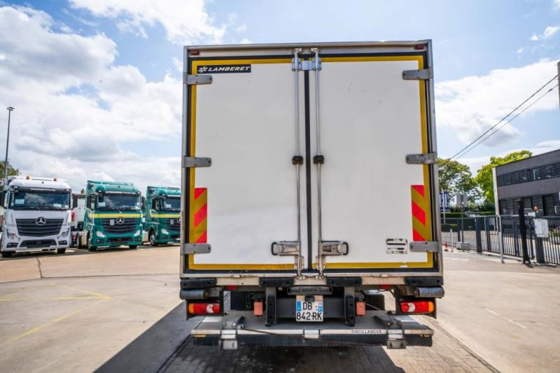 Renault MIDLUM 220 DXI (16t)+CARRIER+DHOLLANDIA +CARRIER - Camion frigorifique: photos 5 Renault MIDLUM 220 DXI (16t)+CARRIER+DHOLLANDIA +CARRIER - Camion frigorifique: photos 5