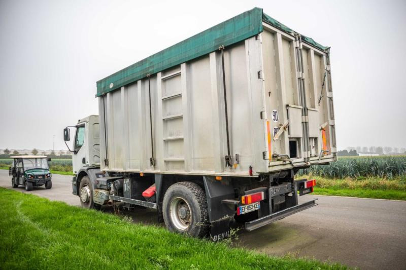 Renault PREMIUM 320 - Camion benne: photos 4 Renault PREMIUM 320 - Camion benne: photos 4
