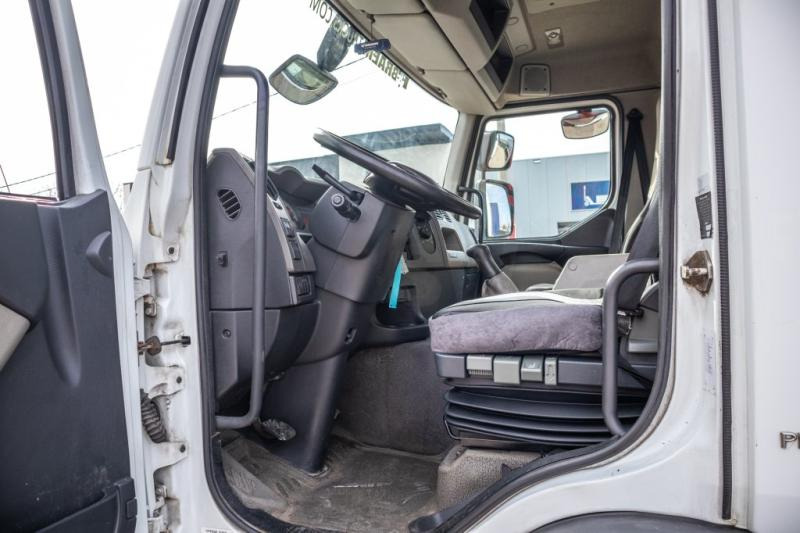 Photo d'intérieur 1: Crédit-bail Renault PREMIUM 340DXI+E5+HAYON Renault PREMIUM 340DXI+E5+HAYON Photo d'intérieur 1: Crédit-bail Renault PREMIUM 340DXI+E5+HAYON Renault PREMIUM 340DXI+E5+HAYON