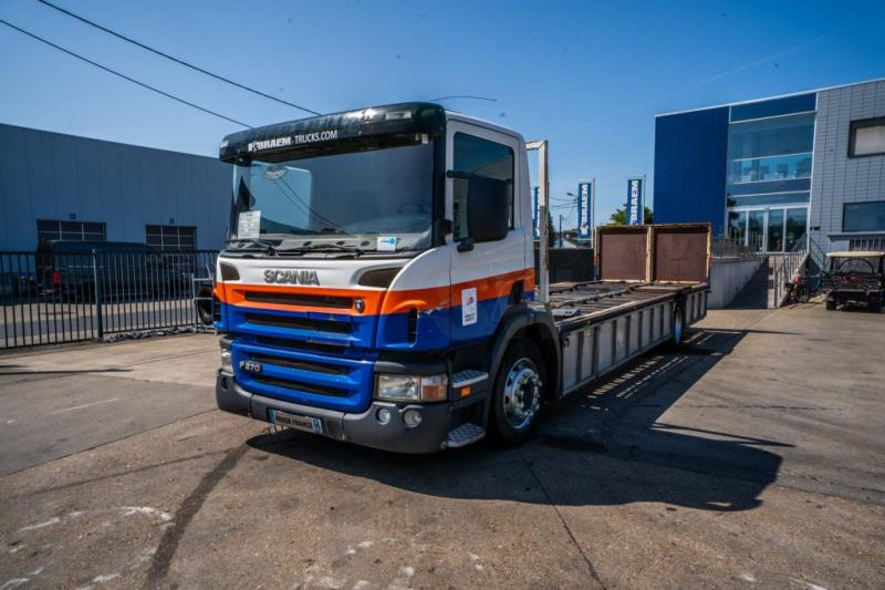 Scania P 270 (19T)- PORTE GAZ /10 PALETTES - Camion plateau: photos 1 Scania P 270 (19T)- PORTE GAZ /10 PALETTES - Camion plateau: photos 1