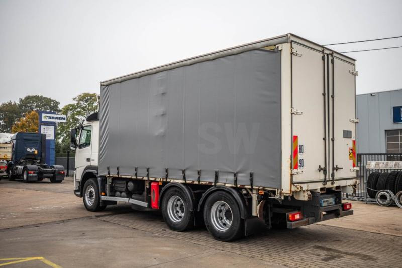Volvo FM 330-6x2-E5+10 pneus/tires - Camion à rideaux coulissants: photos 4 Volvo FM 330-6x2-E5+10 pneus/tires - Camion à rideaux coulissants: photos 4