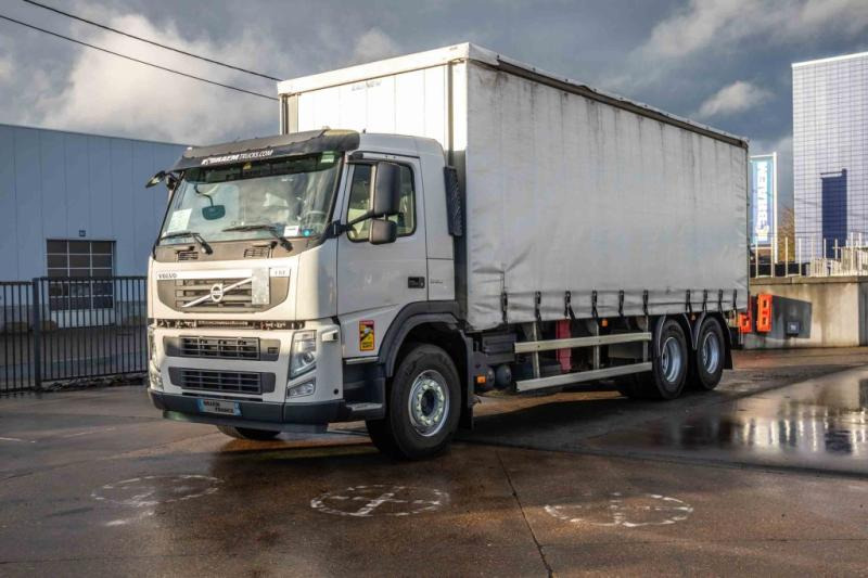 Volvo FM 330-6x2-E5+10 pneus/tires+INTARDER - Camion à rideaux coulissants: photos 1 Volvo FM 330-6x2-E5+10 pneus/tires+INTARDER - Camion à rideaux coulissants: photos 1
