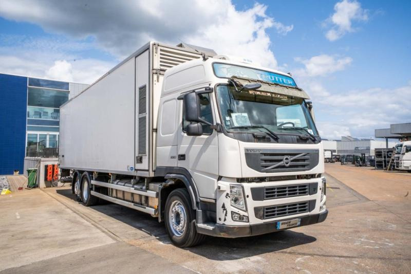 Volvo FM 330-6x2-VEB+AUBINEAU+DHOLLANDIA- POUSSIN/CHICKEN/KUIKEN/KÛKEN - Camion frigorifique: photos 2 Volvo FM 330-6x2-VEB+AUBINEAU+DHOLLANDIA- POUSSIN/CHICKEN/KUIKEN/KÛKEN - Camion frigorifique: photos 2