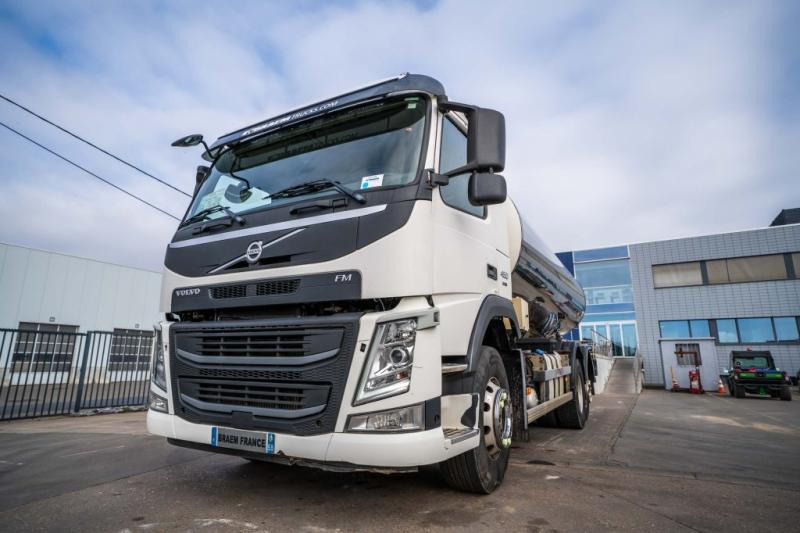 Volvo FM 450 + INTARDER + MONO CUVE 15000L - Camion citerne: photos 1 Volvo FM 450 + INTARDER + MONO CUVE 15000L - Camion citerne: photos 1