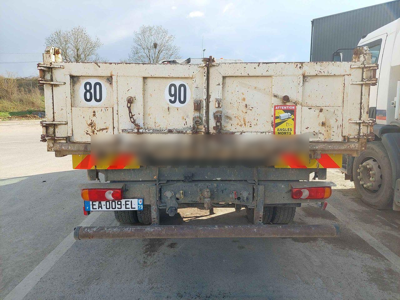 RENAULT MIDLUM 180 - Camion benne: photos 3 RENAULT MIDLUM 180 - Camion benne: photos 3