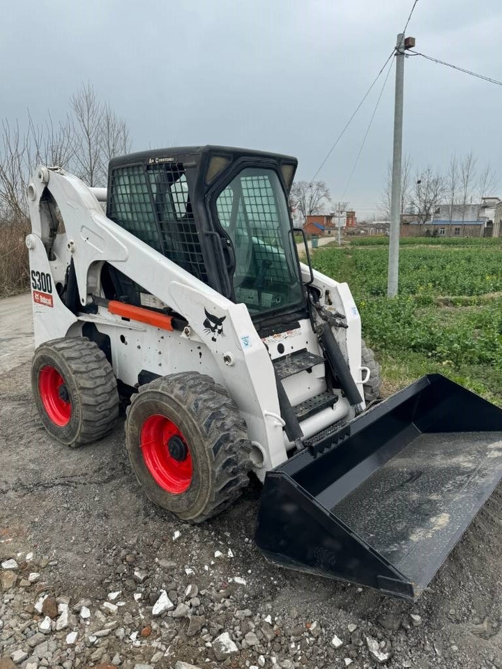 Bobcat S 300 - Mini chargeuse: photos 3 Bobcat S 300 - Mini chargeuse: photos 3