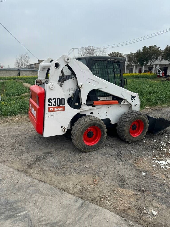 Bobcat S 300 - Mini chargeuse: photos 4 Bobcat S 300 - Mini chargeuse: photos 4