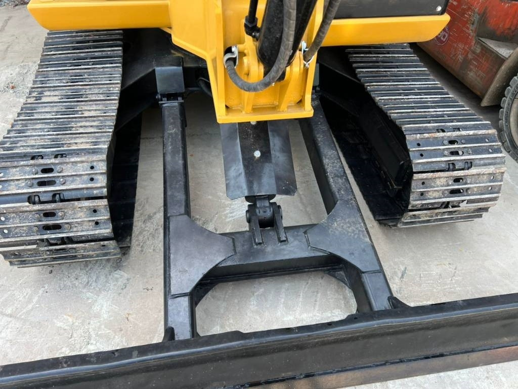 CAT 305.5 - Pelle sur chenille: photos 3 CAT 305.5 - Pelle sur chenille: photos 3