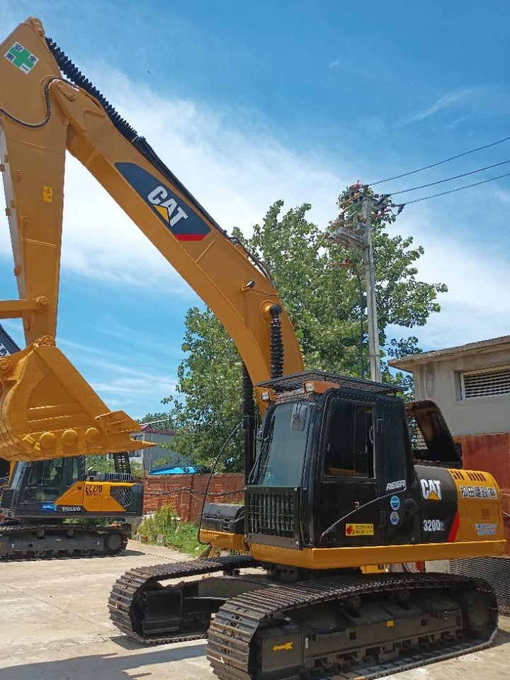 CAT 320 D2 - Pelle sur chenille: photos 2 CAT 320 D2 - Pelle sur chenille: photos 2