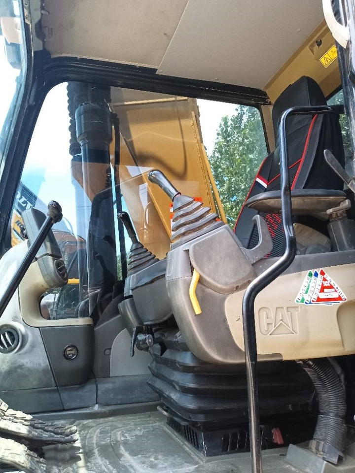 CAT 320 D2 - Pelle sur chenille: photos 4 CAT 320 D2 - Pelle sur chenille: photos 4