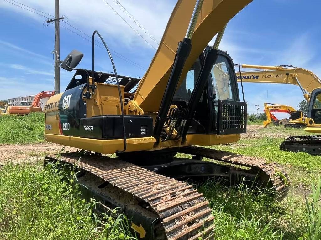CAT 320d - Pelle sur chenille: photos 3 CAT 320d - Pelle sur chenille: photos 3