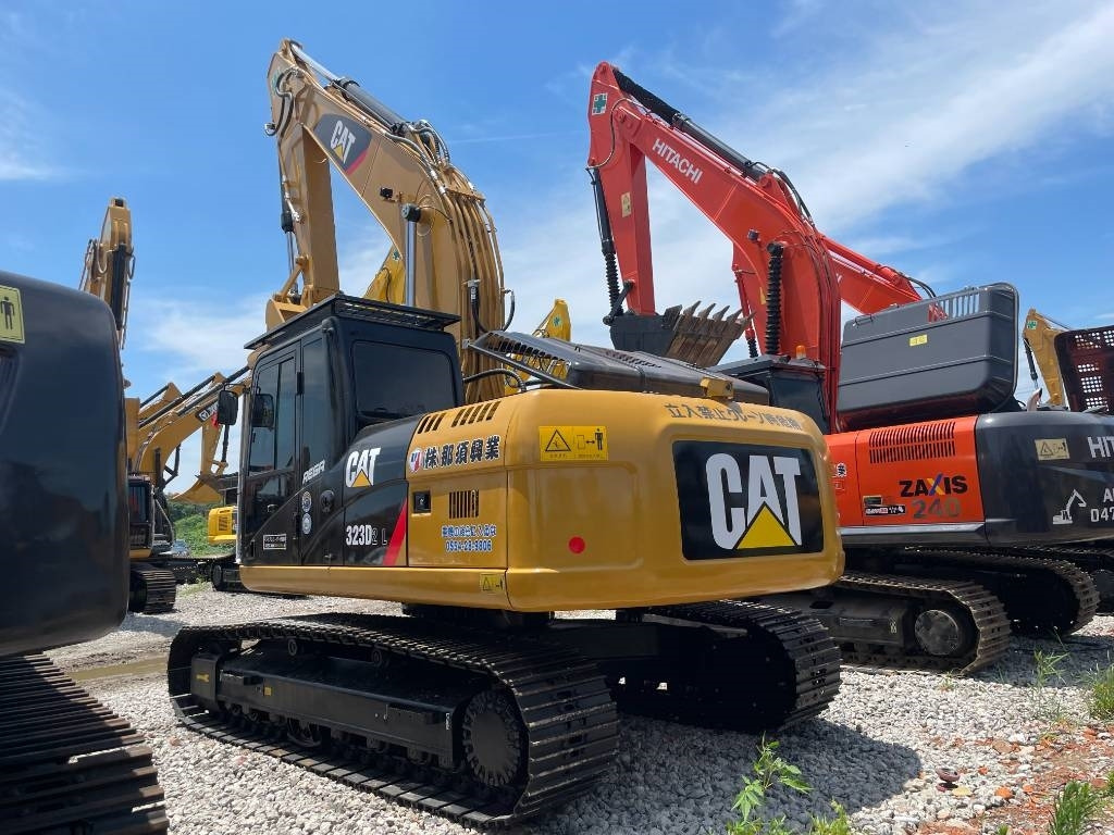CAT 323D2 - Pelle sur chenille: photos 5 CAT 323D2 - Pelle sur chenille: photos 5