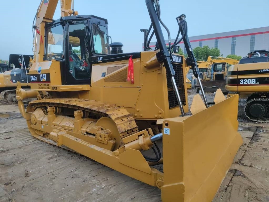 CAT D6G2 - Pelle sur chenille: photos 1 CAT D6G2 - Pelle sur chenille: photos 1