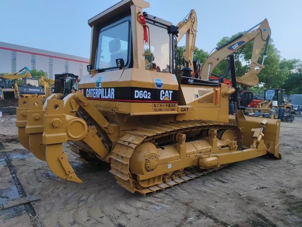 CAT D6G2 - Pelle sur chenille: photos 2 CAT D6G2 - Pelle sur chenille: photos 2