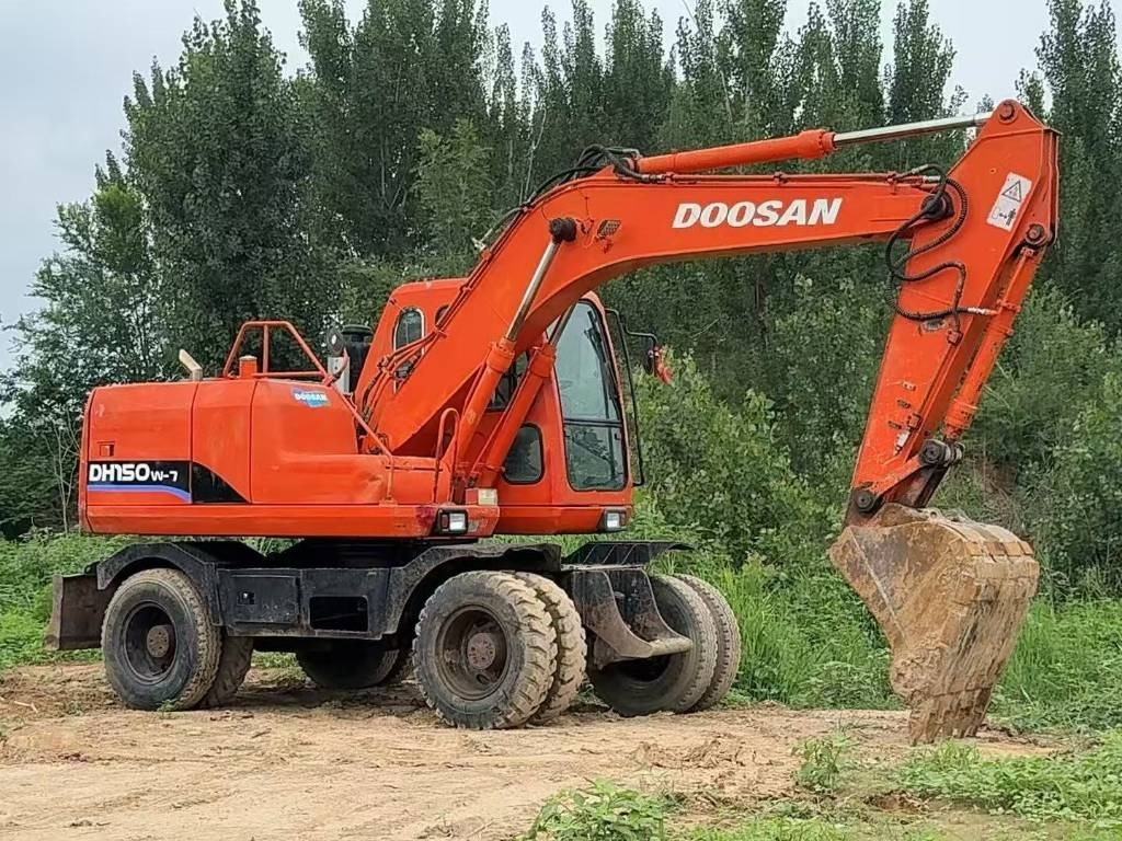 Doosan DH 150 W-7 - Pelle sur pneus: photos 1 Doosan DH 150 W-7 - Pelle sur pneus: photos 1