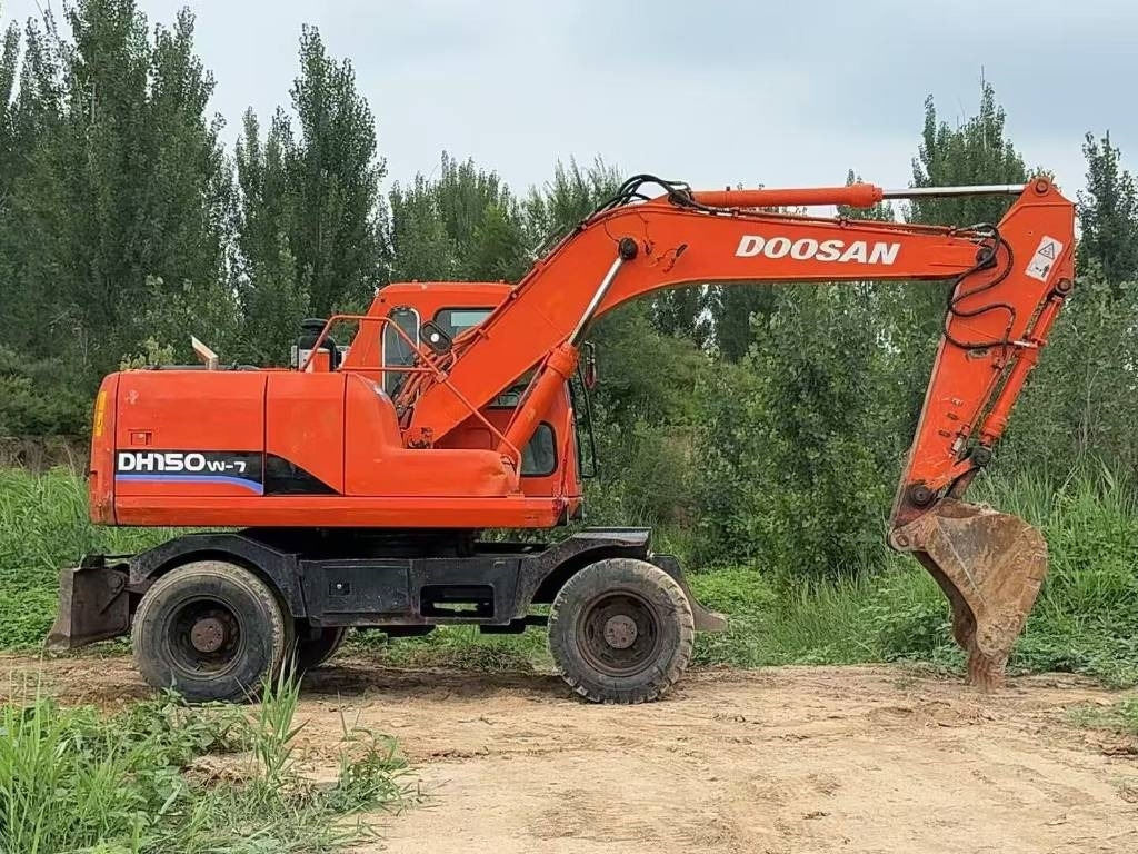 Doosan DH 150 W-7 - Pelle sur pneus: photos 2 Doosan DH 150 W-7 - Pelle sur pneus: photos 2