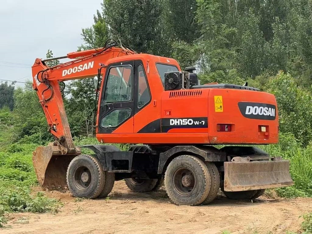 Doosan DH 150 W-7 - Pelle sur pneus: photos 3 Doosan DH 150 W-7 - Pelle sur pneus: photos 3