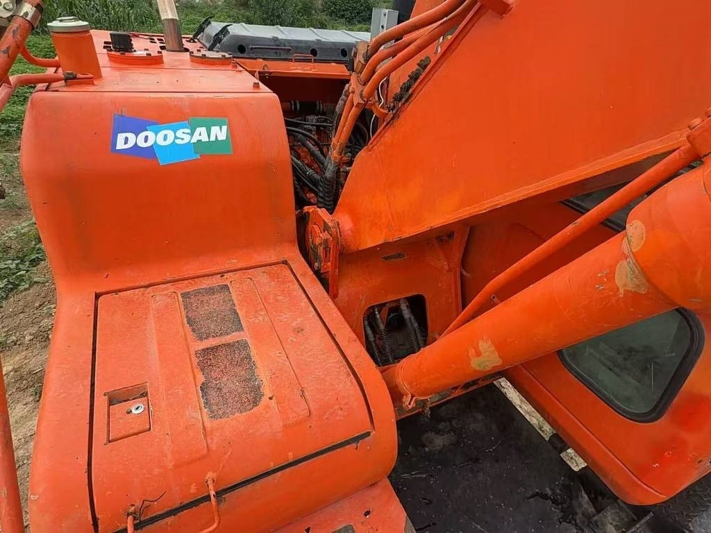 Doosan DH 150 W-7 - Pelle sur pneus: photos 4 Doosan DH 150 W-7 - Pelle sur pneus: photos 4