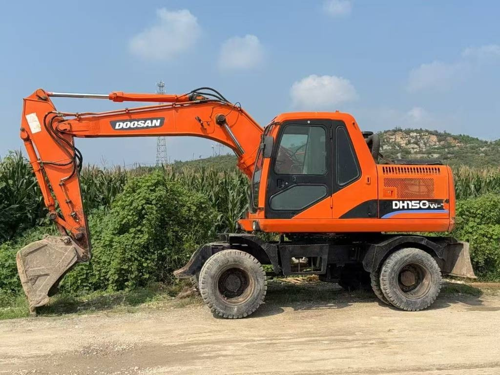 Doosan DH 150 W-7 - Pelle sur chenille: photos 1 Doosan DH 150 W-7 - Pelle sur chenille: photos 1