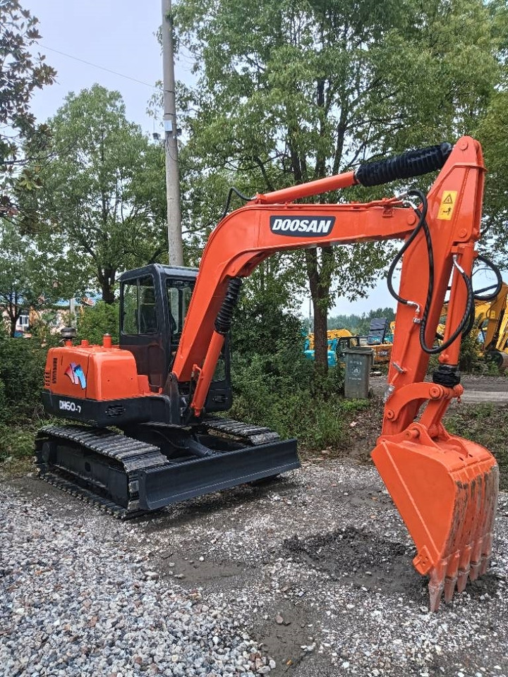 Doosan DH 60-7 - Pelle sur chenille: photos 1 Doosan DH 60-7 - Pelle sur chenille: photos 1