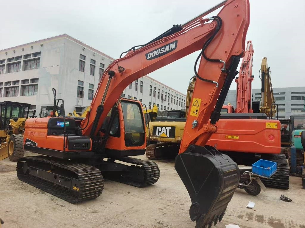 Doosan DX 140 - Pelle sur chenille: photos 3 Doosan DX 140 - Pelle sur chenille: photos 3