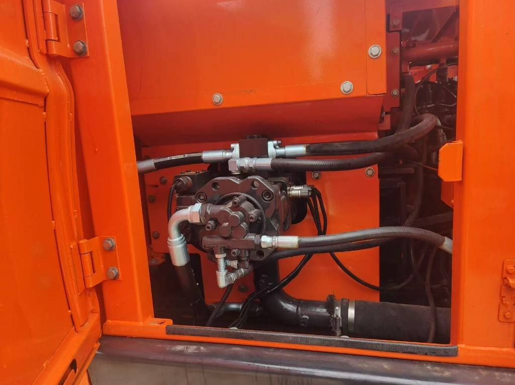 Doosan DX 140 - Pelle sur chenille: photos 4 Doosan DX 140 - Pelle sur chenille: photos 4