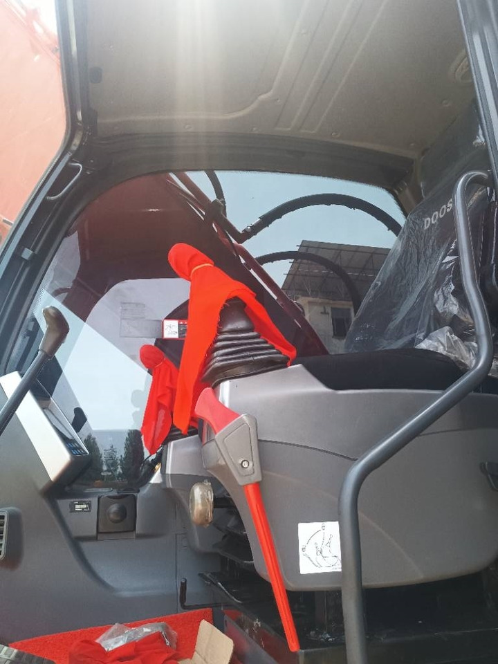 Doosan DX 225 - Pelle sur chenille: photos 5 Doosan DX 225 - Pelle sur chenille: photos 5