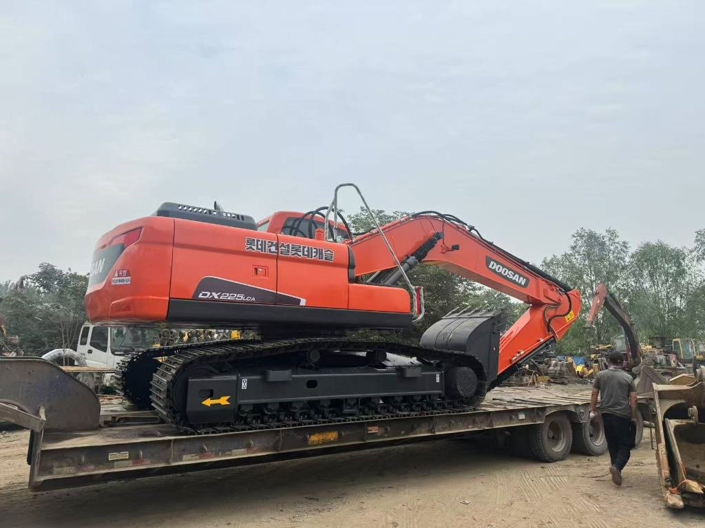 Doosan DX 225 LCA - Pelle sur chenille: photos 1 Doosan DX 225 LCA - Pelle sur chenille: photos 1