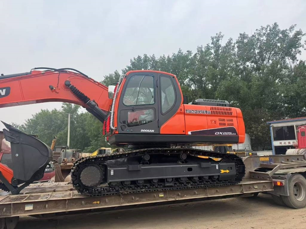 Doosan DX 225 LCA - Pelle sur chenille: photos 4 Doosan DX 225 LCA - Pelle sur chenille: photos 4
