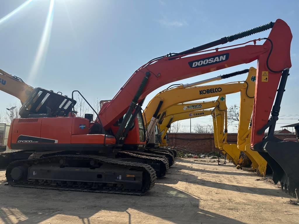 Doosan DX 300 - Pelle sur chenille: photos 3 Doosan DX 300 - Pelle sur chenille: photos 3