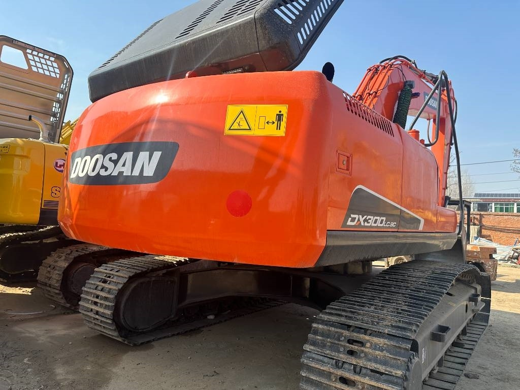Doosan DX 300 - Pelle sur chenille: photos 4 Doosan DX 300 - Pelle sur chenille: photos 4