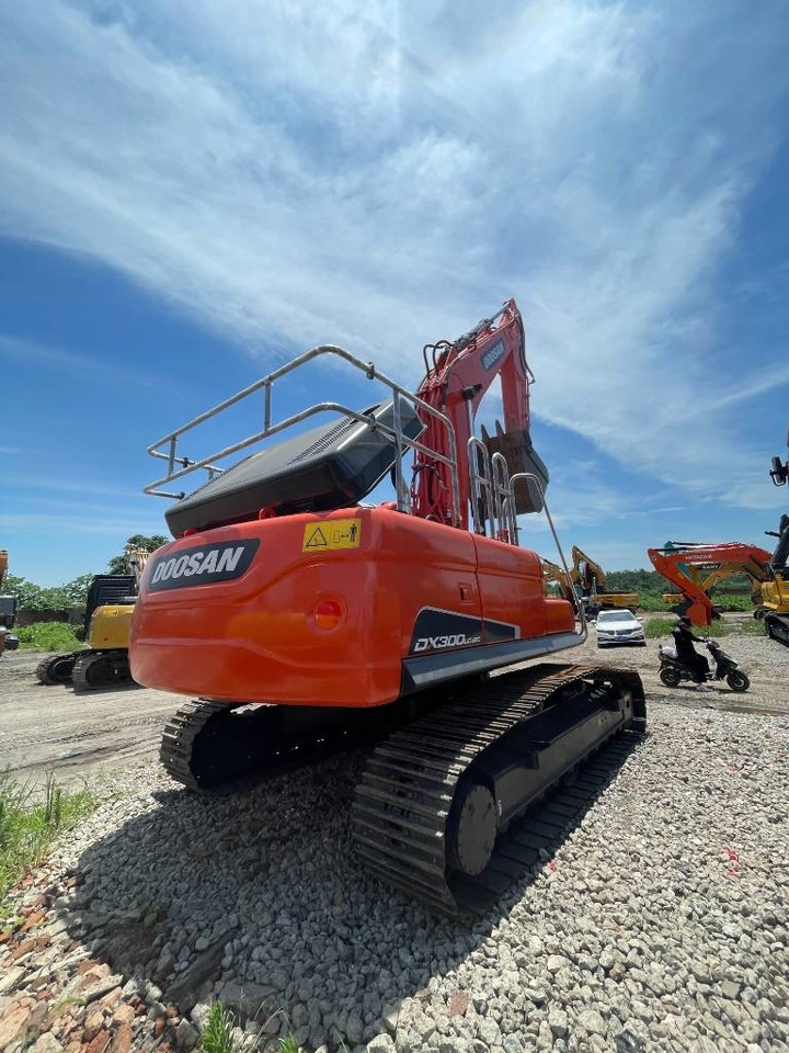 Doosan DX 300 - Pelle sur chenille: photos 2 Doosan DX 300 - Pelle sur chenille: photos 2