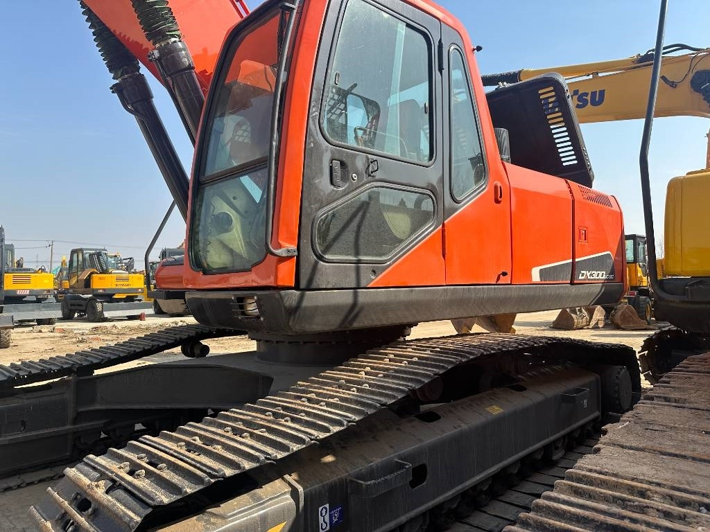 Doosan DX 300 - Pelle sur chenille: photos 3 Doosan DX 300 - Pelle sur chenille: photos 3