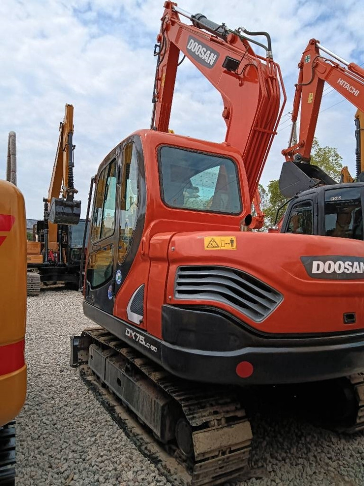 Doosan DX 75 - Pelle sur chenille: photos 3 Doosan DX 75 - Pelle sur chenille: photos 3