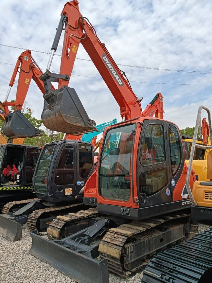 Doosan DX 75 - Pelle sur chenille: photos 2 Doosan DX 75 - Pelle sur chenille: photos 2