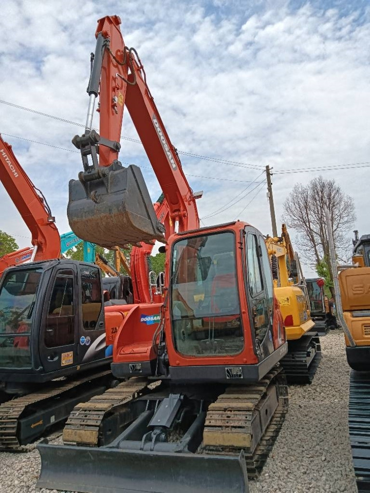 Doosan DX 75 - Pelle sur chenille: photos 1 Doosan DX 75 - Pelle sur chenille: photos 1