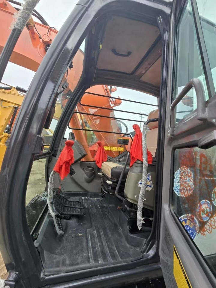 Hitachi ZX 135 US - Pelle sur chenille: photos 4 Hitachi ZX 135 US - Pelle sur chenille: photos 4