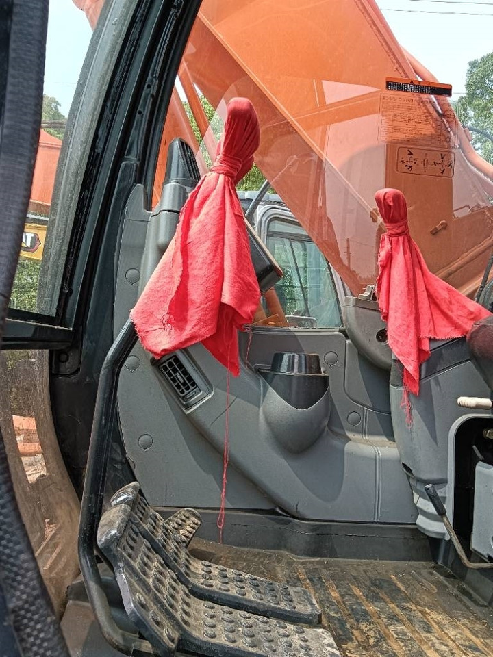 Hitachi ZX 160 - Pelle sur chenille: photos 5 Hitachi ZX 160 - Pelle sur chenille: photos 5