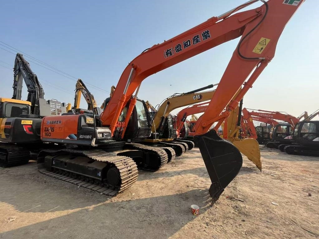 Hitachi ZX 160 - Pelle sur chenille: photos 2 Hitachi ZX 160 - Pelle sur chenille: photos 2