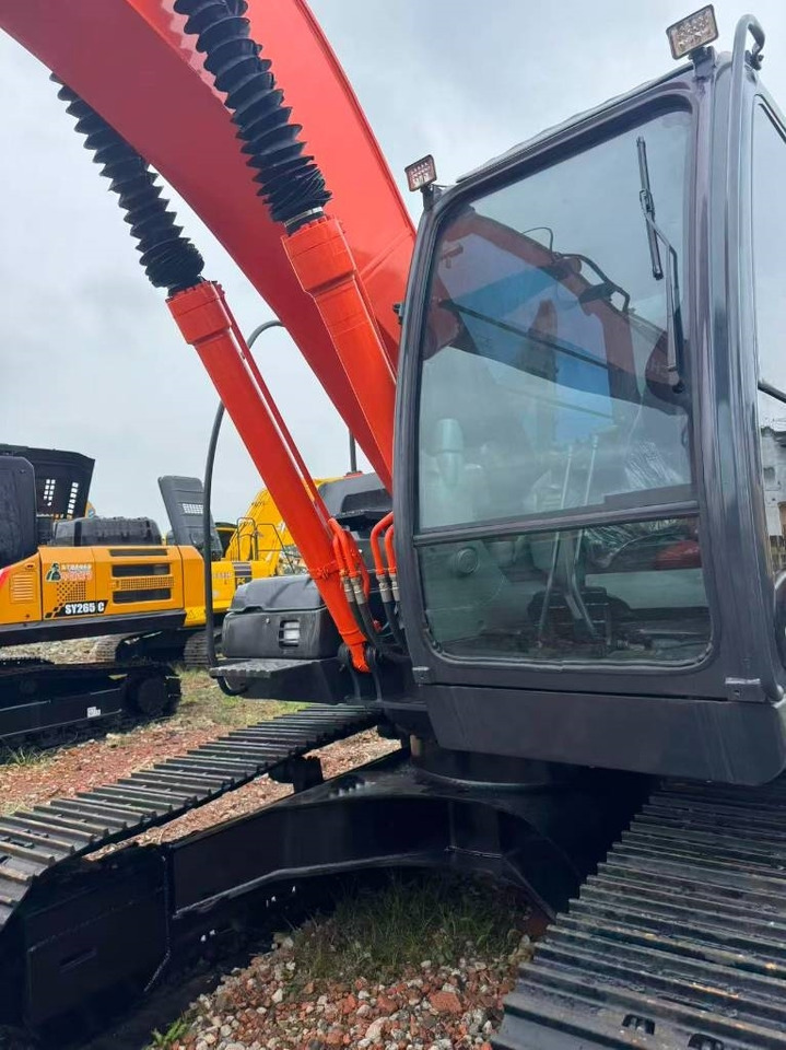 Hitachi ZX 200 - Pelle sur chenille: photos 2 Hitachi ZX 200 - Pelle sur chenille: photos 2
