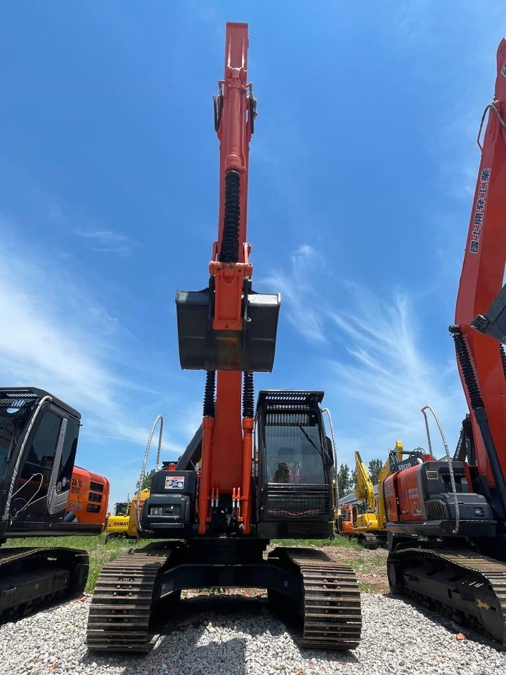 Hitachi ZX 200 - Pelle sur chenille: photos 1 Hitachi ZX 200 - Pelle sur chenille: photos 1