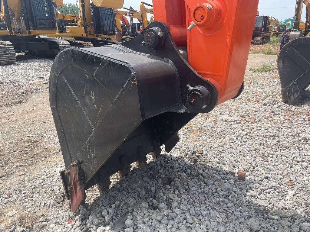 Hitachi ZX 200 - Pelle sur chenille: photos 3 Hitachi ZX 200 - Pelle sur chenille: photos 3