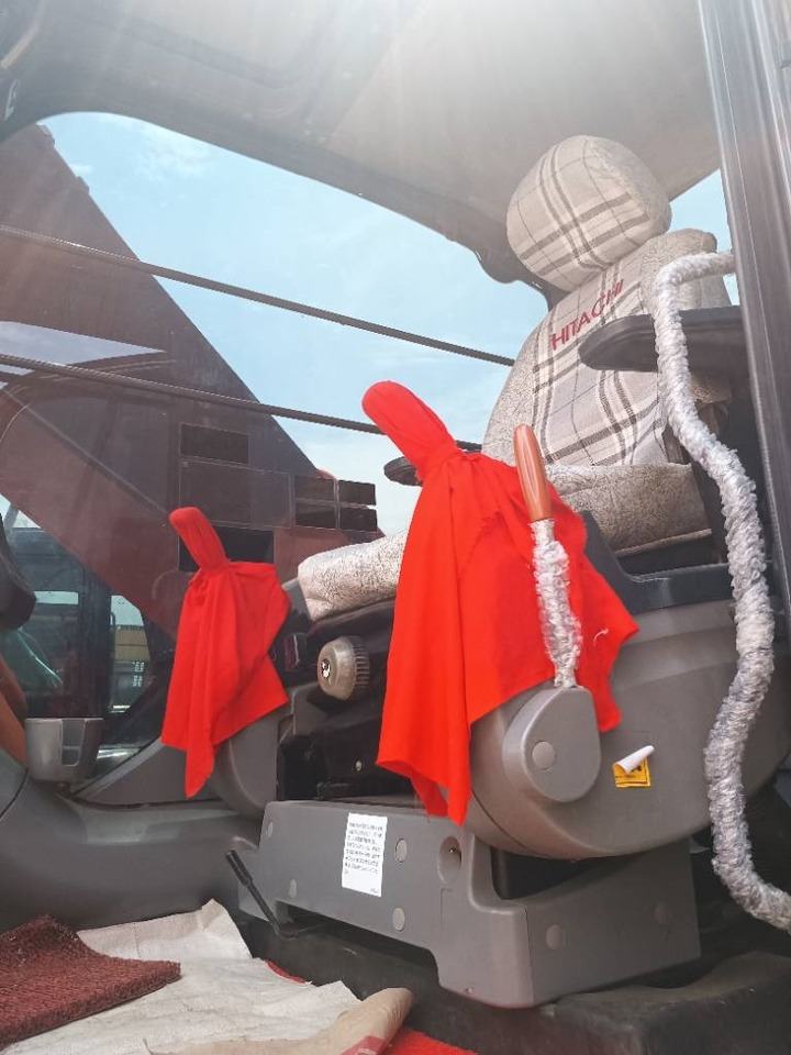 Hitachi ZX 240 - Pelle sur chenille: photos 2 Hitachi ZX 240 - Pelle sur chenille: photos 2