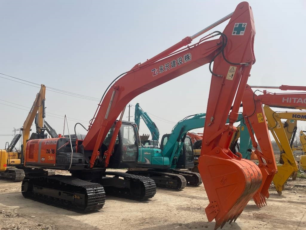 Hitachi ZX 240 - Pelle sur chenille: photos 3 Hitachi ZX 240 - Pelle sur chenille: photos 3