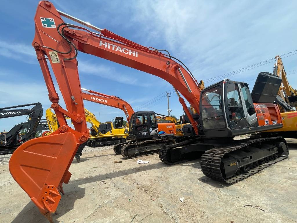 Hitachi ZX 240 - Pelle sur chenille: photos 1 Hitachi ZX 240 - Pelle sur chenille: photos 1
