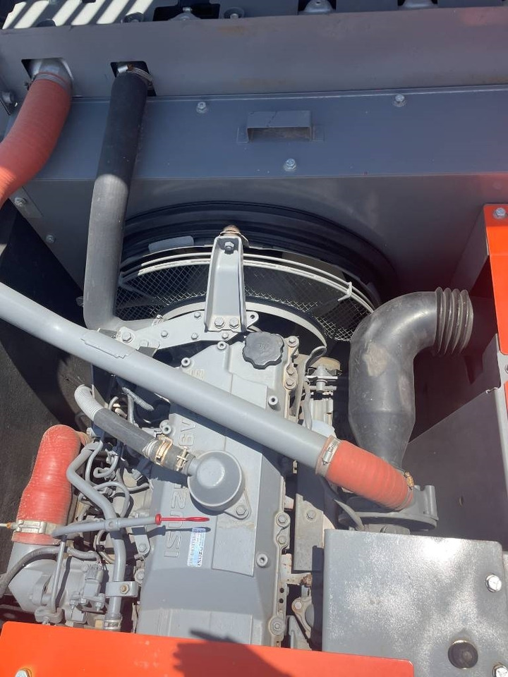 Hitachi ZX 240 - Pelle sur chenille: photos 5 Hitachi ZX 240 - Pelle sur chenille: photos 5