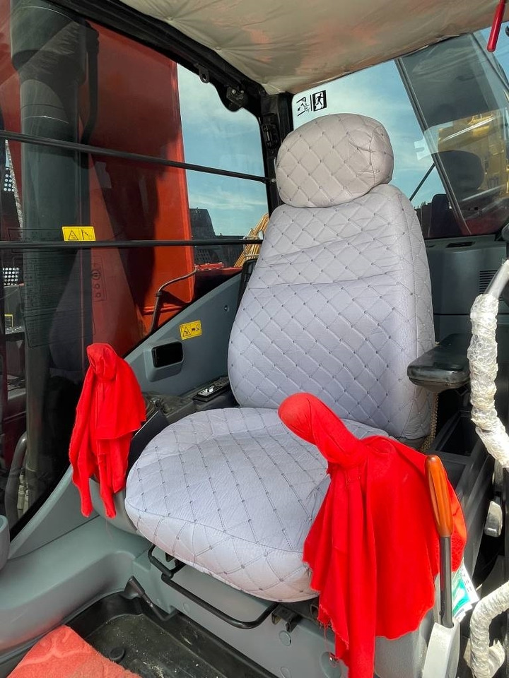 Hitachi ZX 240 - Pelle sur chenille: photos 4 Hitachi ZX 240 - Pelle sur chenille: photos 4
