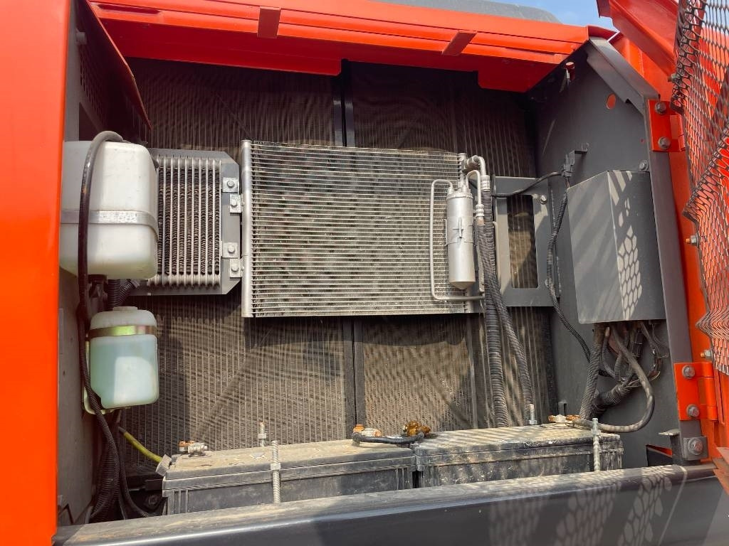 Hitachi ZX 240 - Pelle sur chenille: photos 5 Hitachi ZX 240 - Pelle sur chenille: photos 5