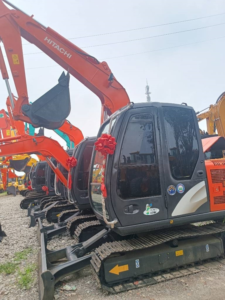 Hitachi ZX 60 - Pelle sur chenille: photos 1 Hitachi ZX 60 - Pelle sur chenille: photos 1