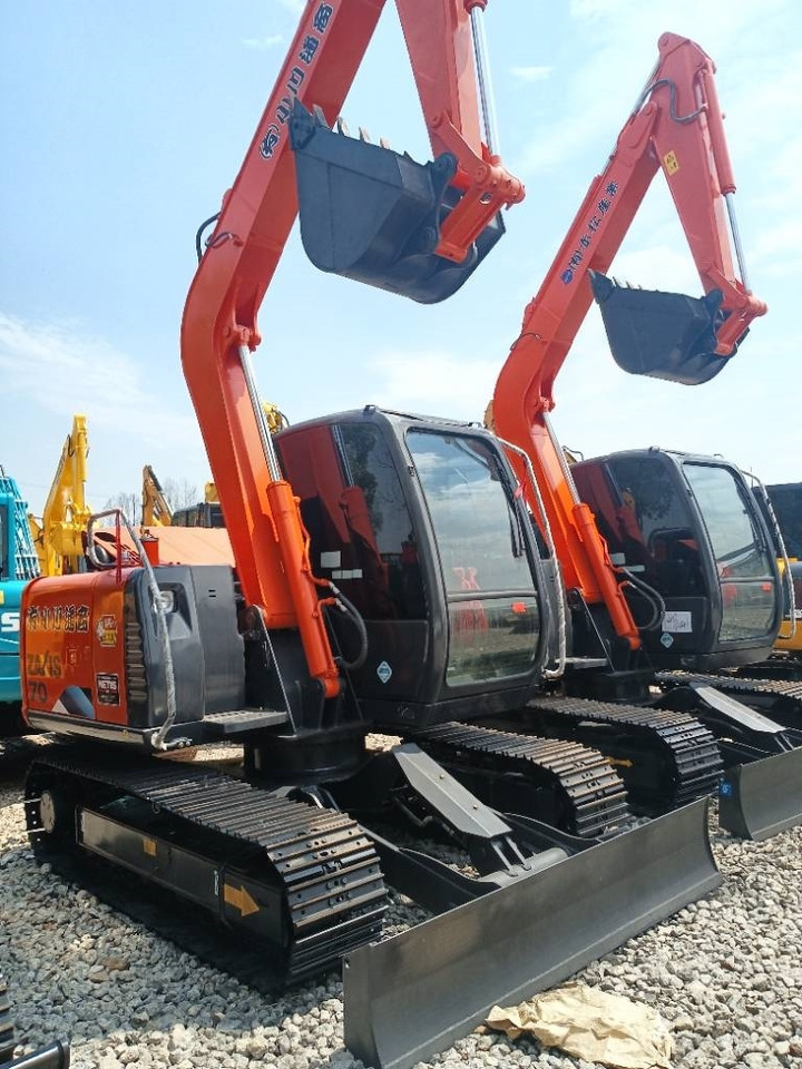 Hitachi ZX 70 - Pelle sur chenille: photos 3 Hitachi ZX 70 - Pelle sur chenille: photos 3